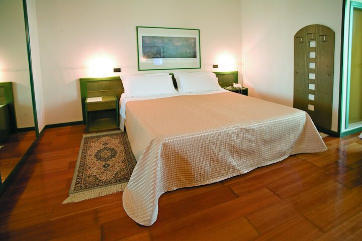 Room 14 of 50