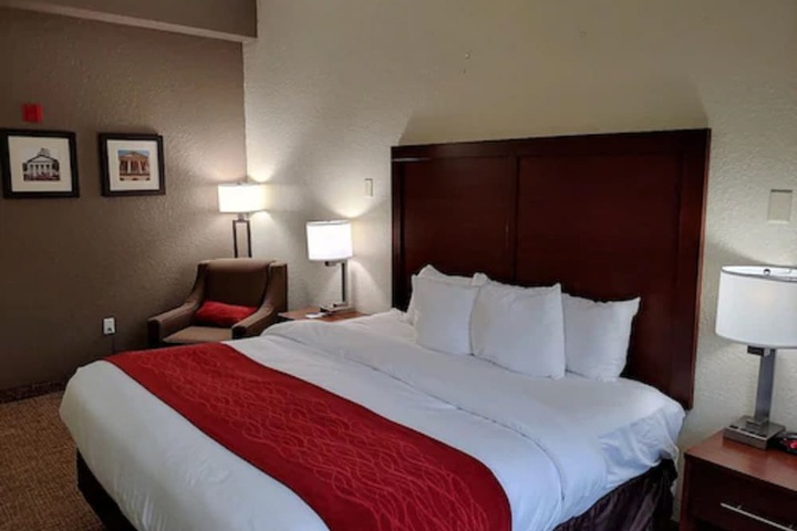 1 King Bed (17 of 18)