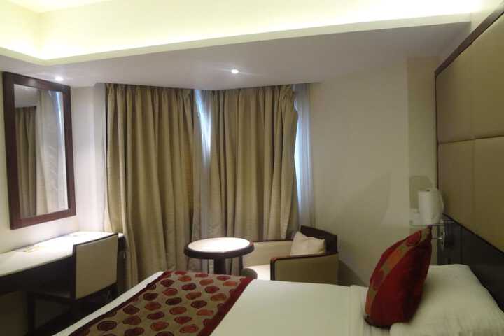 Room 18 of 48