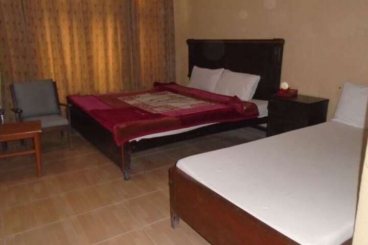 Room 5 of 8
