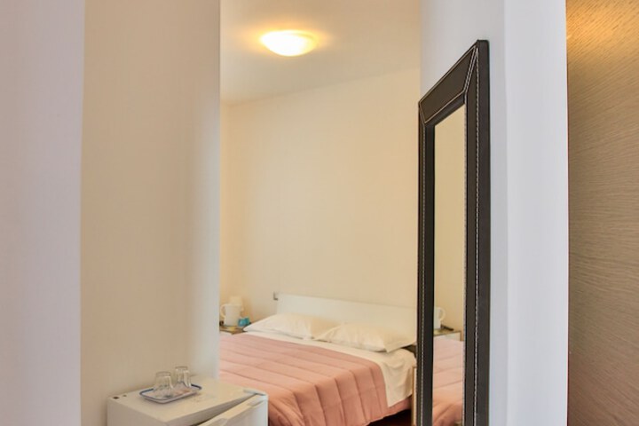 Room 51 of 87