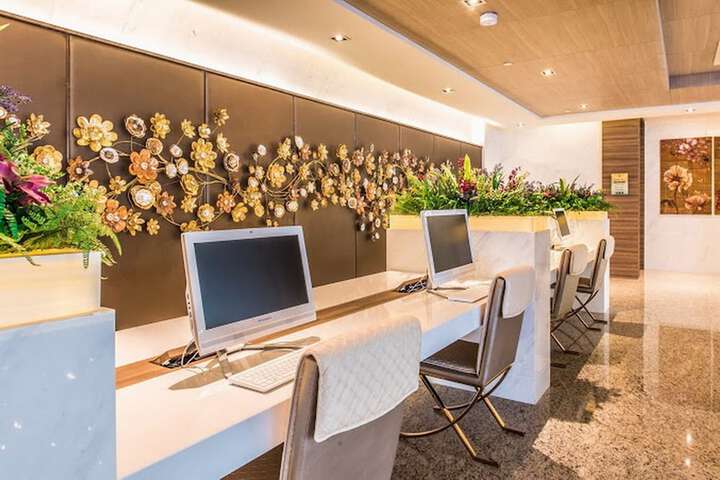 Business Center 28 of 31