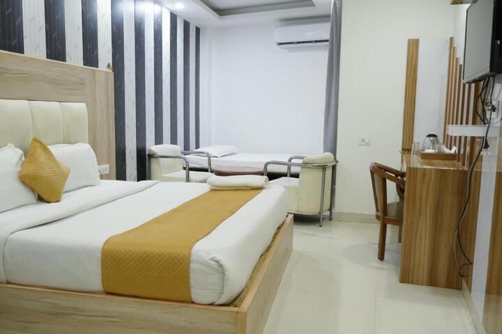 Hotel Modesty#Delhi Near by IGI Airport