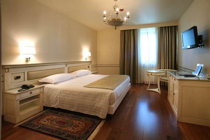Room 16 of 107