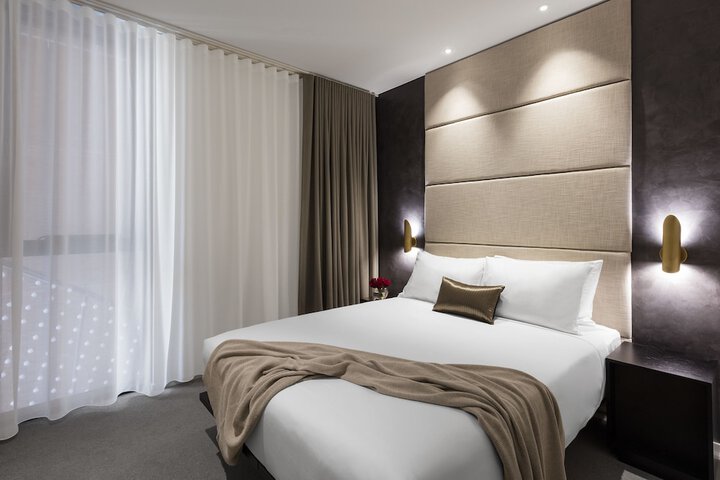 Room 6 of 32