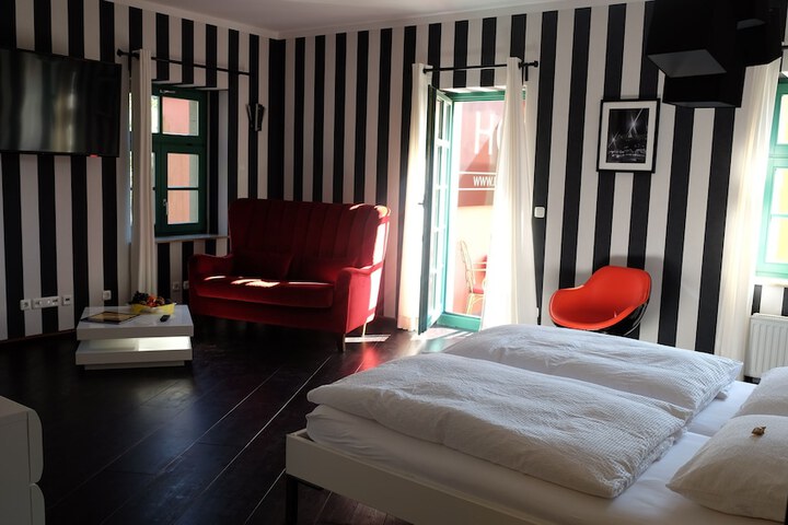 Room 3 of 31