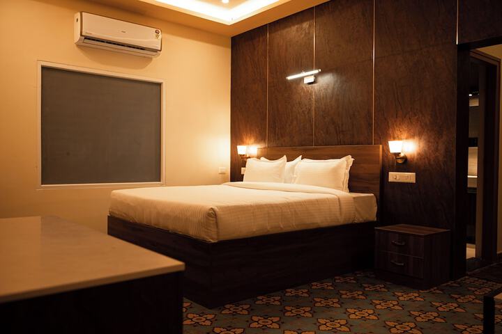 Room 8 of 48