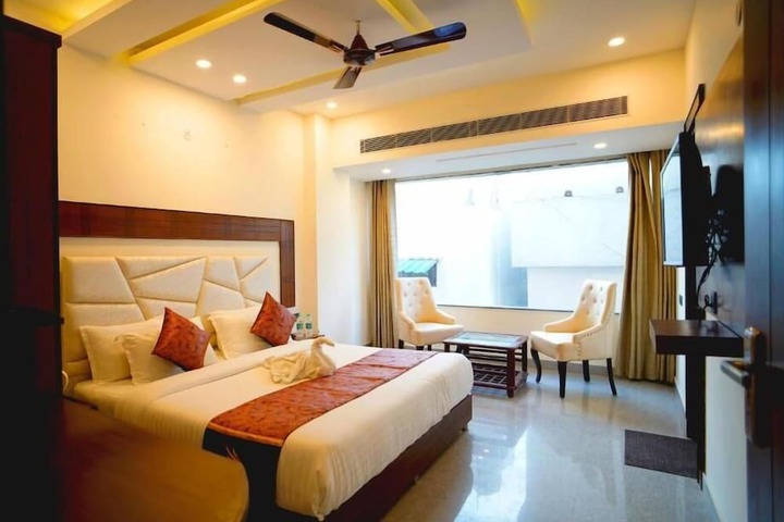Room 8 of 17
