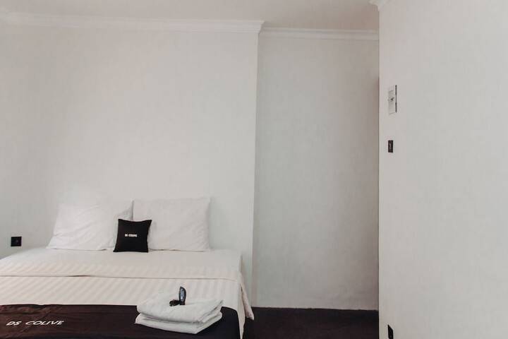 Room 13 of 37
