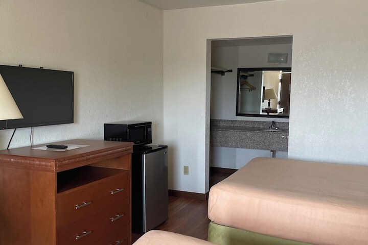 Room 4 of 15