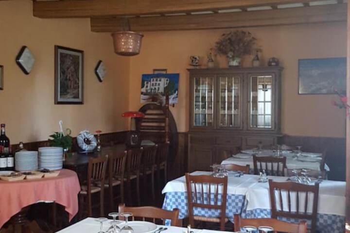 Dining 13 of 32