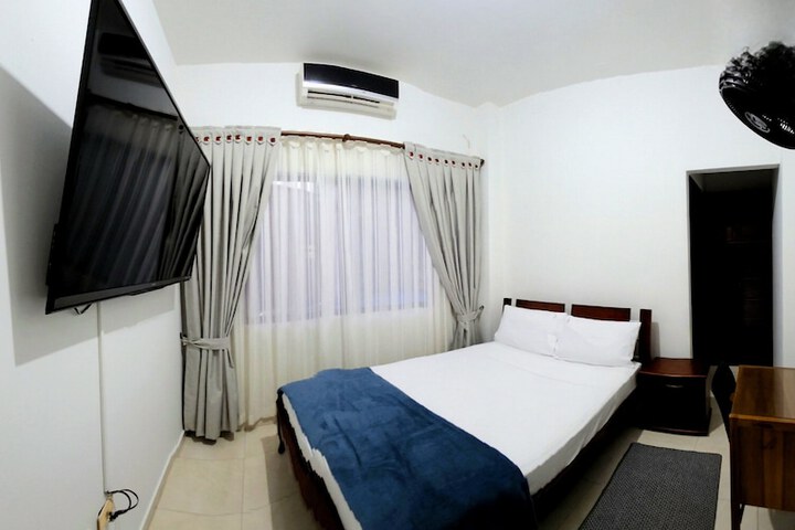Room 8 of 11