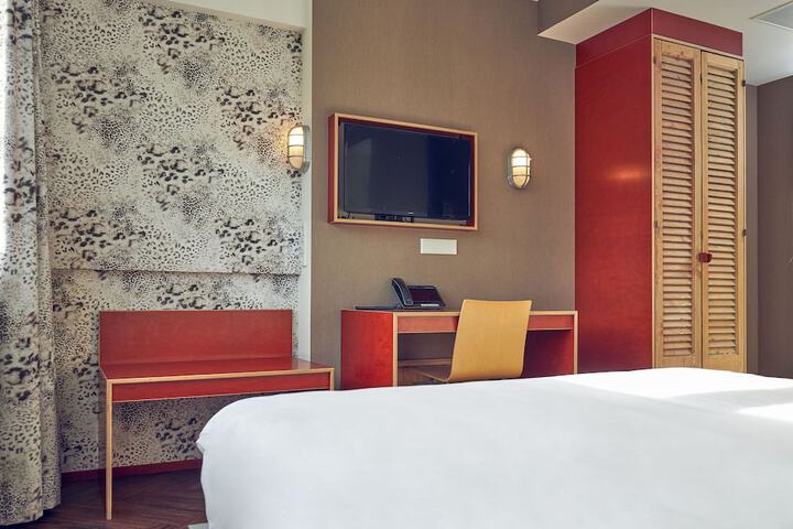 Room 7 of 37