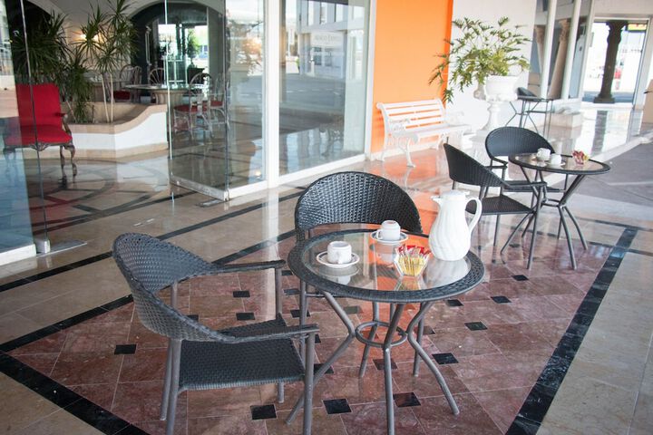 Entrance & Lobby
