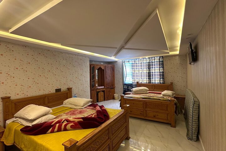 Room 7 of 16