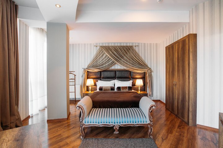 Room 25 of 64