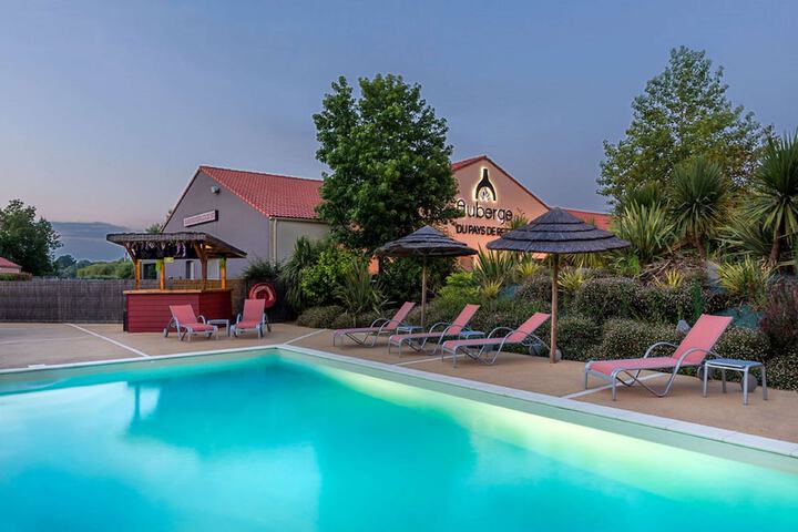Pool Hotel