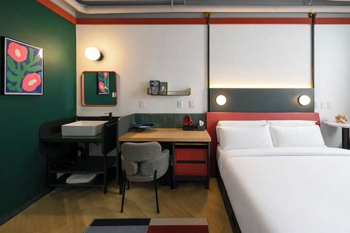 Room 14 of 40