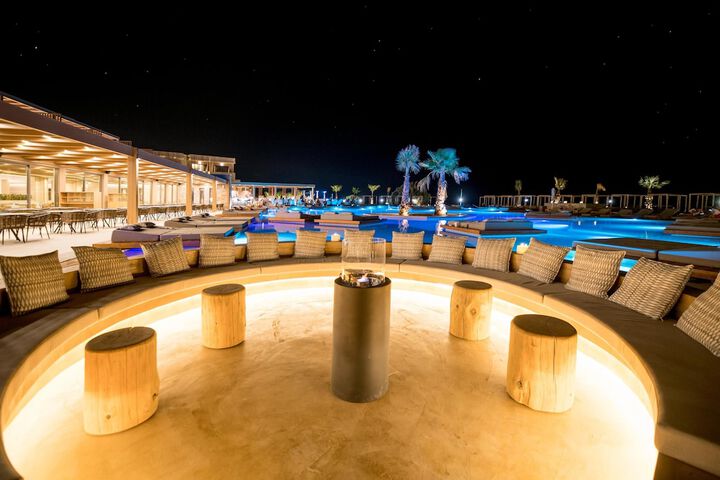 Pool 205 of 328