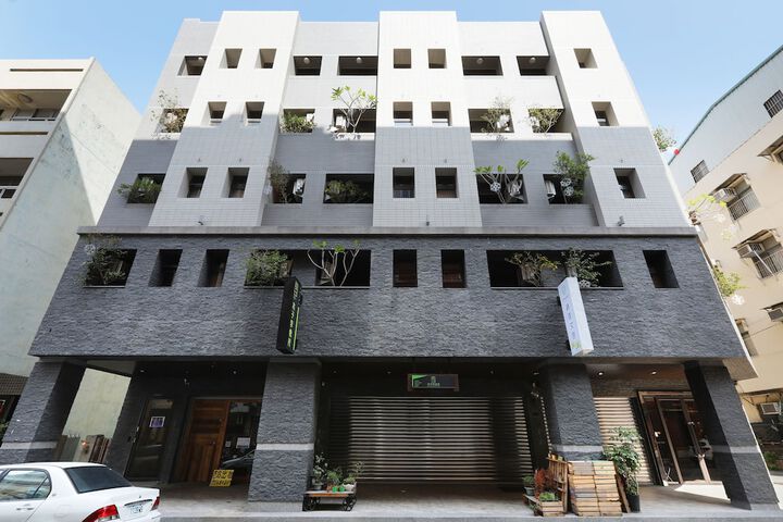 Hotel 94 of 94