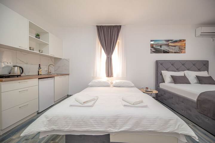 Room 12 of 21
