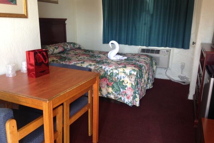 Room 3 of 8
