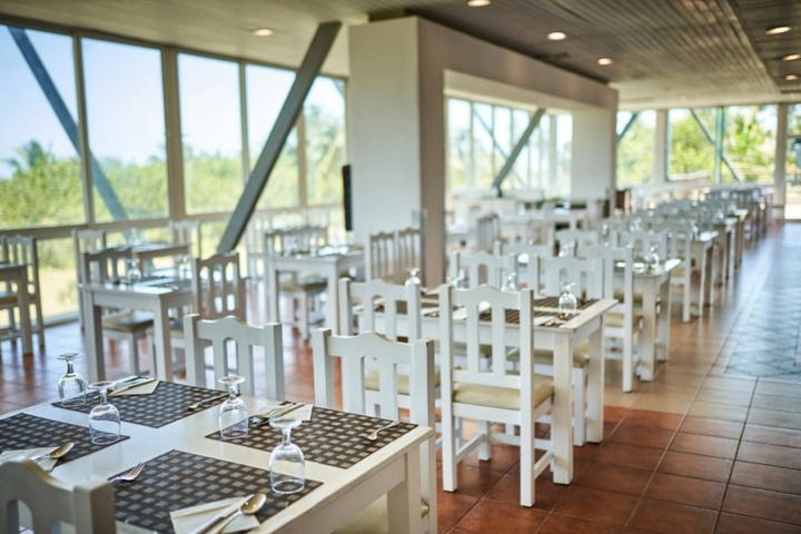 Dining 16 of 19