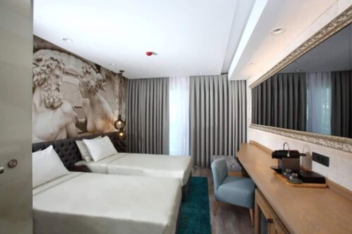 Room 14 of 32