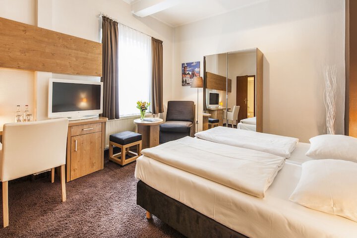 Room 4 of 49