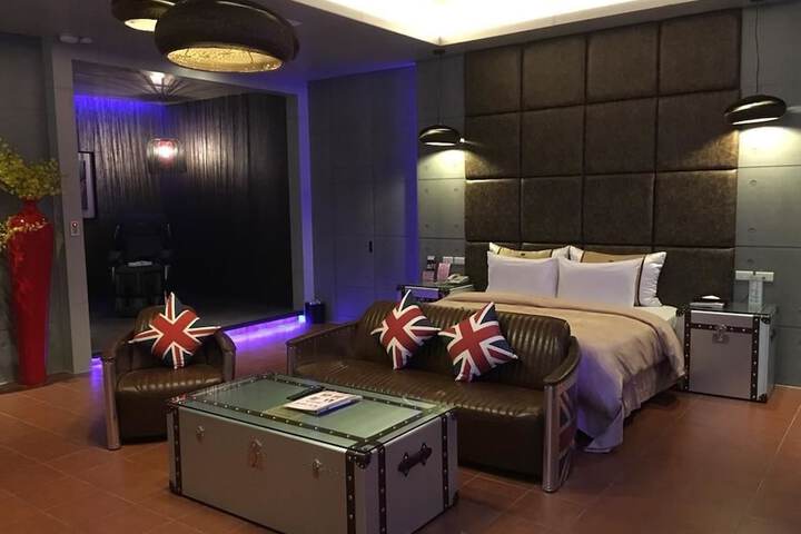 Room 4 of 62