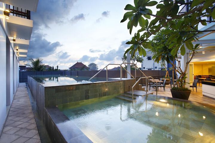 Pool Hotel