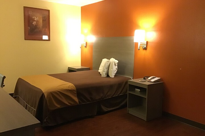Room 6 of 16
