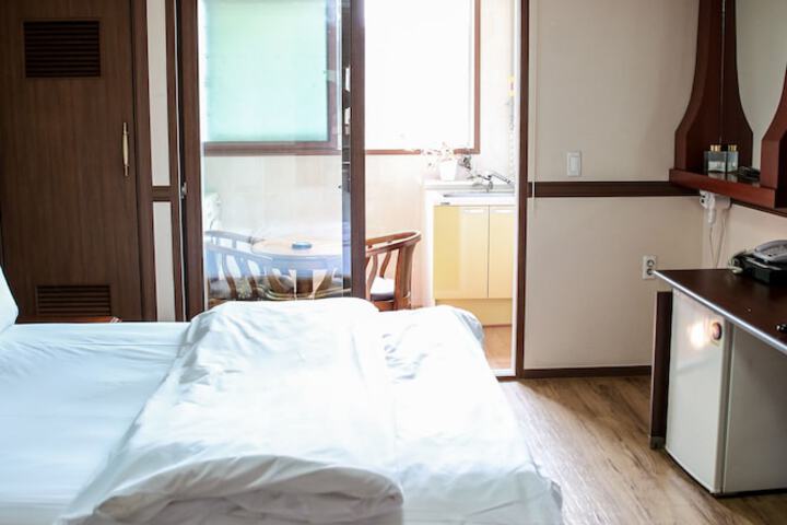 Room 6 of 39