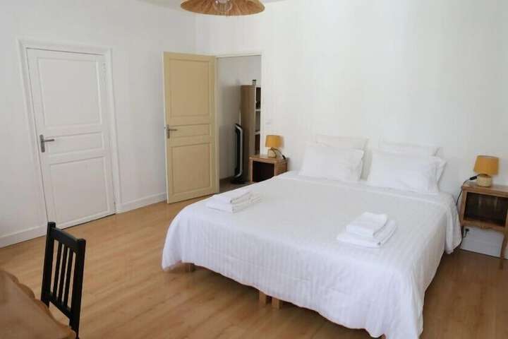 Room 2 of 16