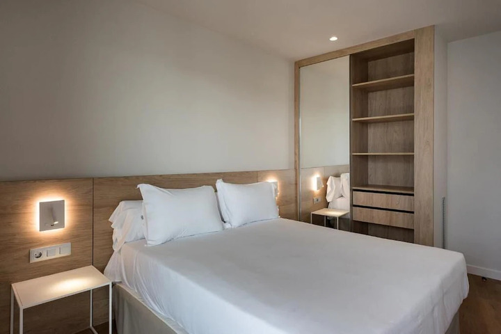 Room 5 of 6
