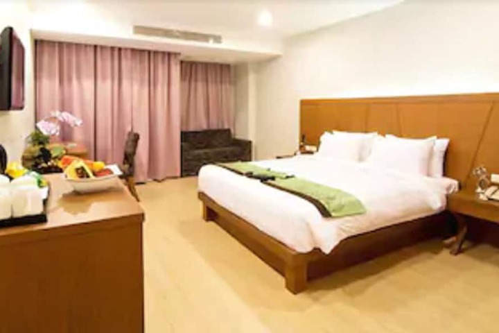 Room 6 of 29