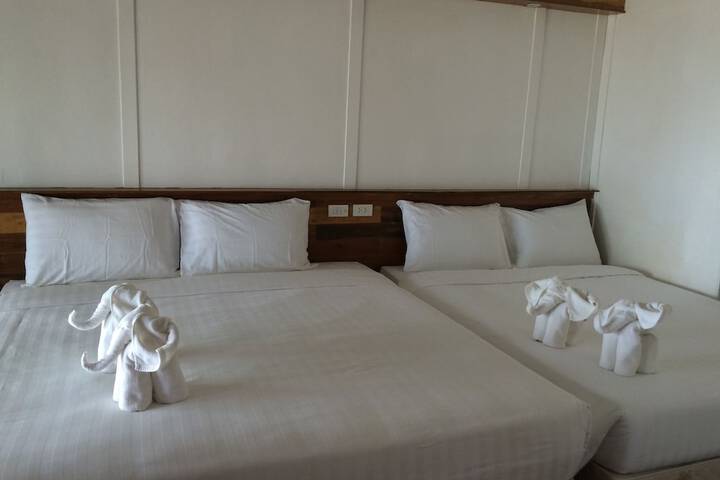 Room 33 of 93