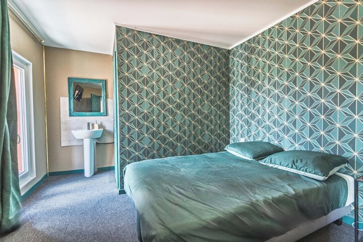 Room 12 of 23