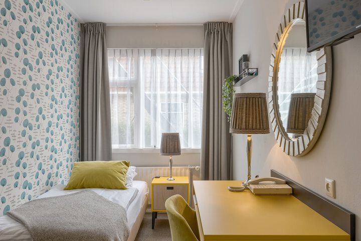 Room 17 of 49