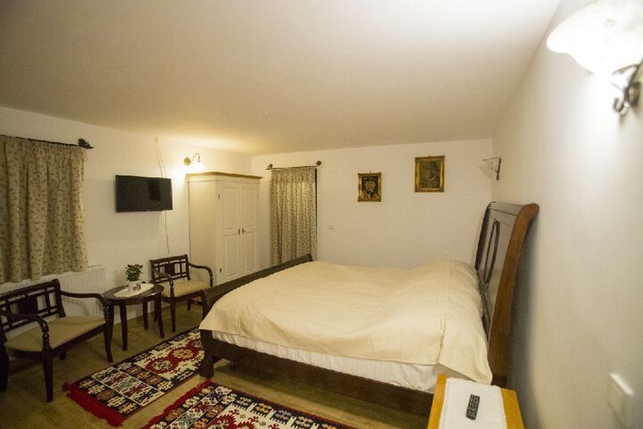 Room 17 of 25
