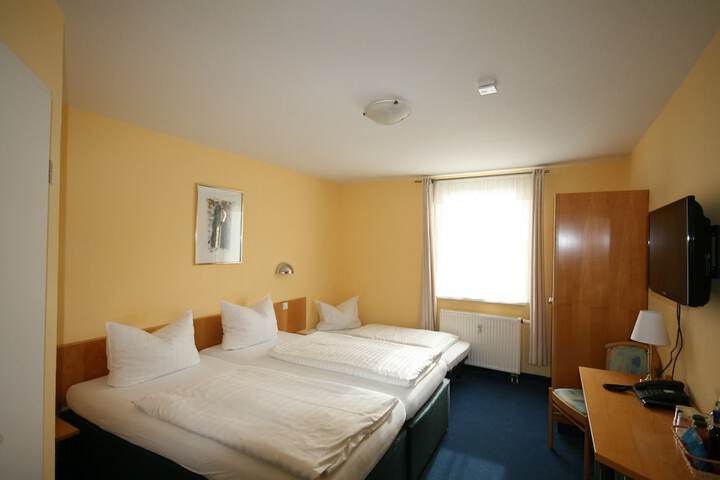 Room 5 of 16