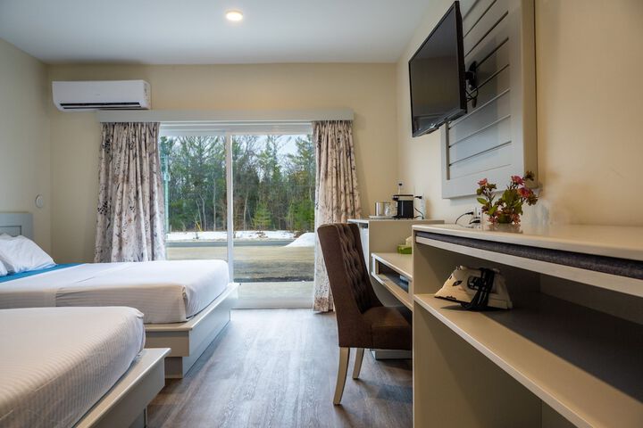2 Queen Beds (7 of 14)