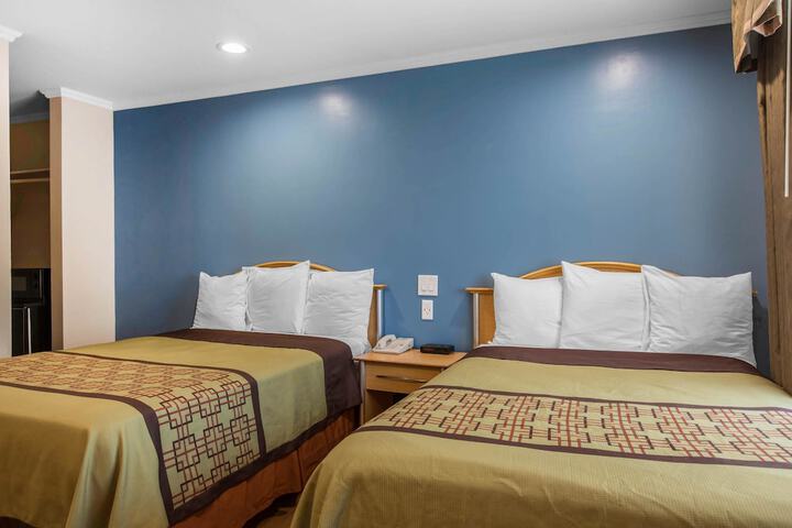 2 Queen Beds (6 of 11)