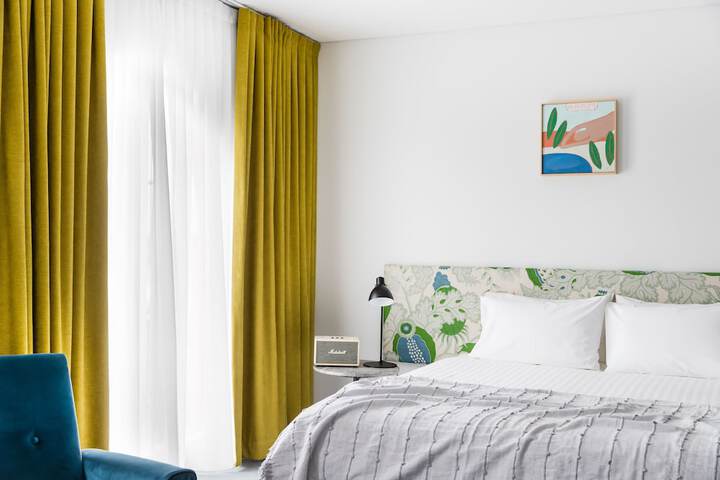 Room 4 of 79