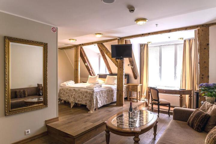 CRU Hotel