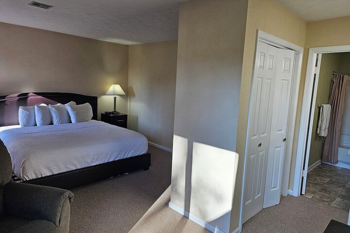 1 King Bed (11 of 21)