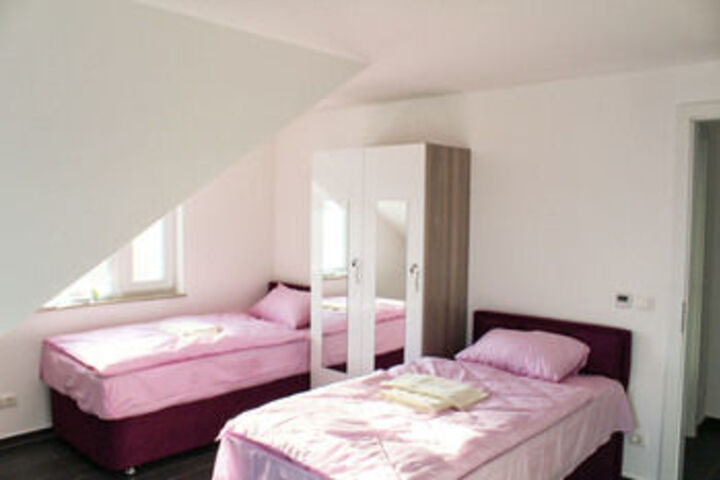 Room 5 of 11