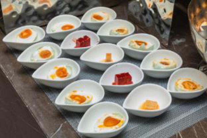 Dining 2 of 8