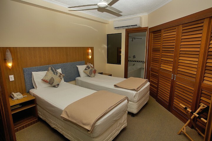 Room 4 of 61