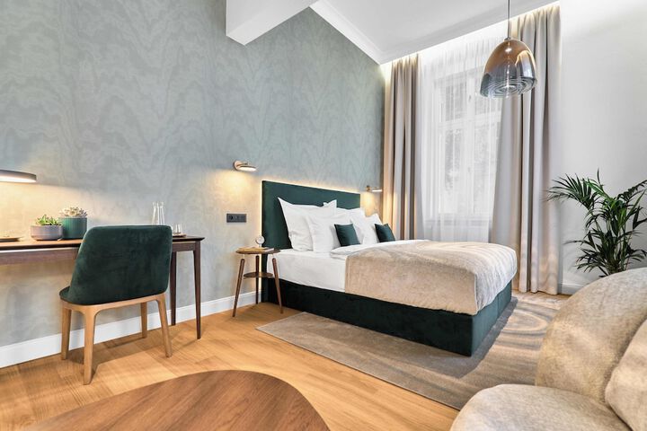 Room 10 of 39